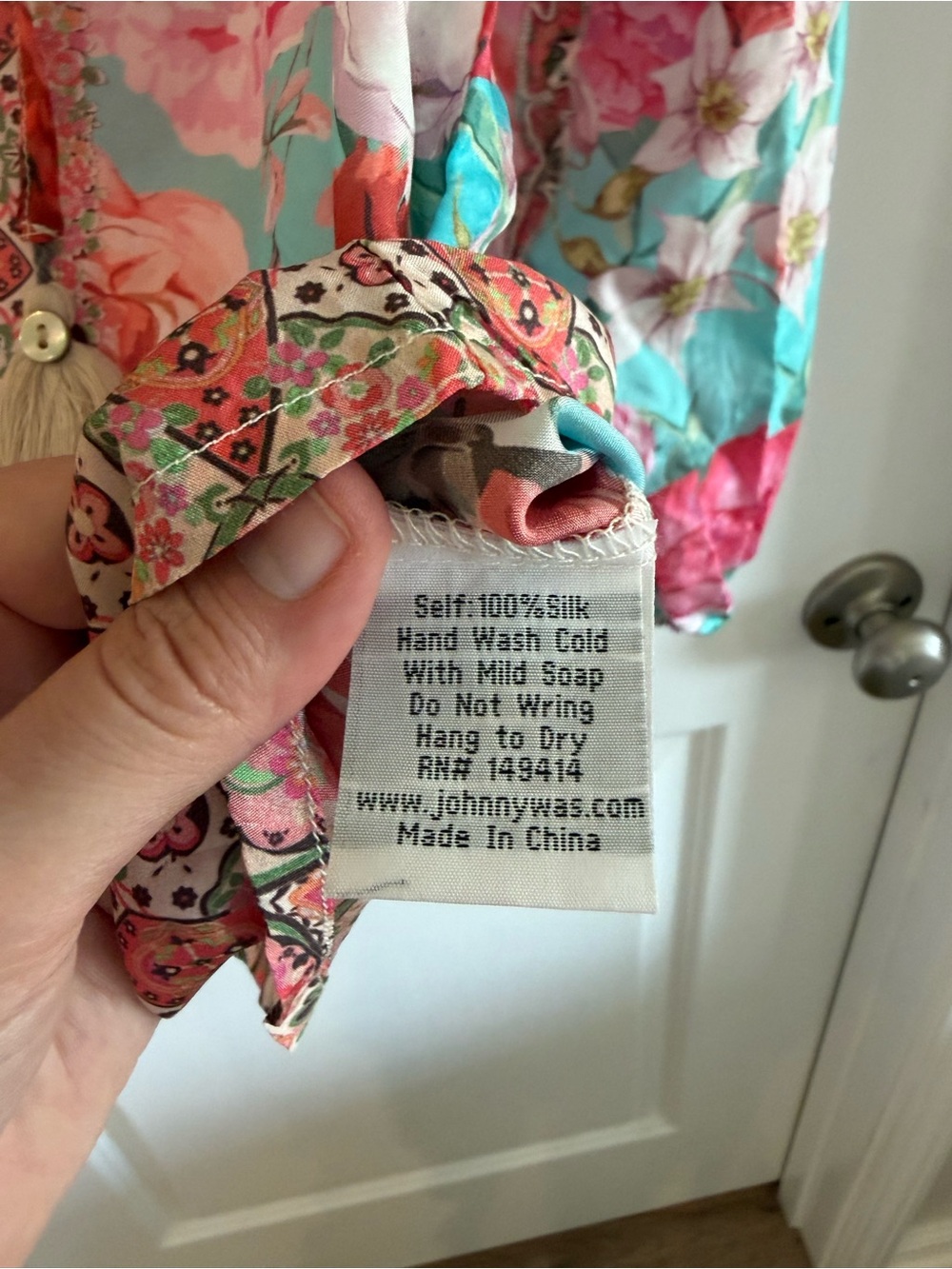 Johnny Was - 100% silk Rose Narcisa Blouse - Picture 8 of 14